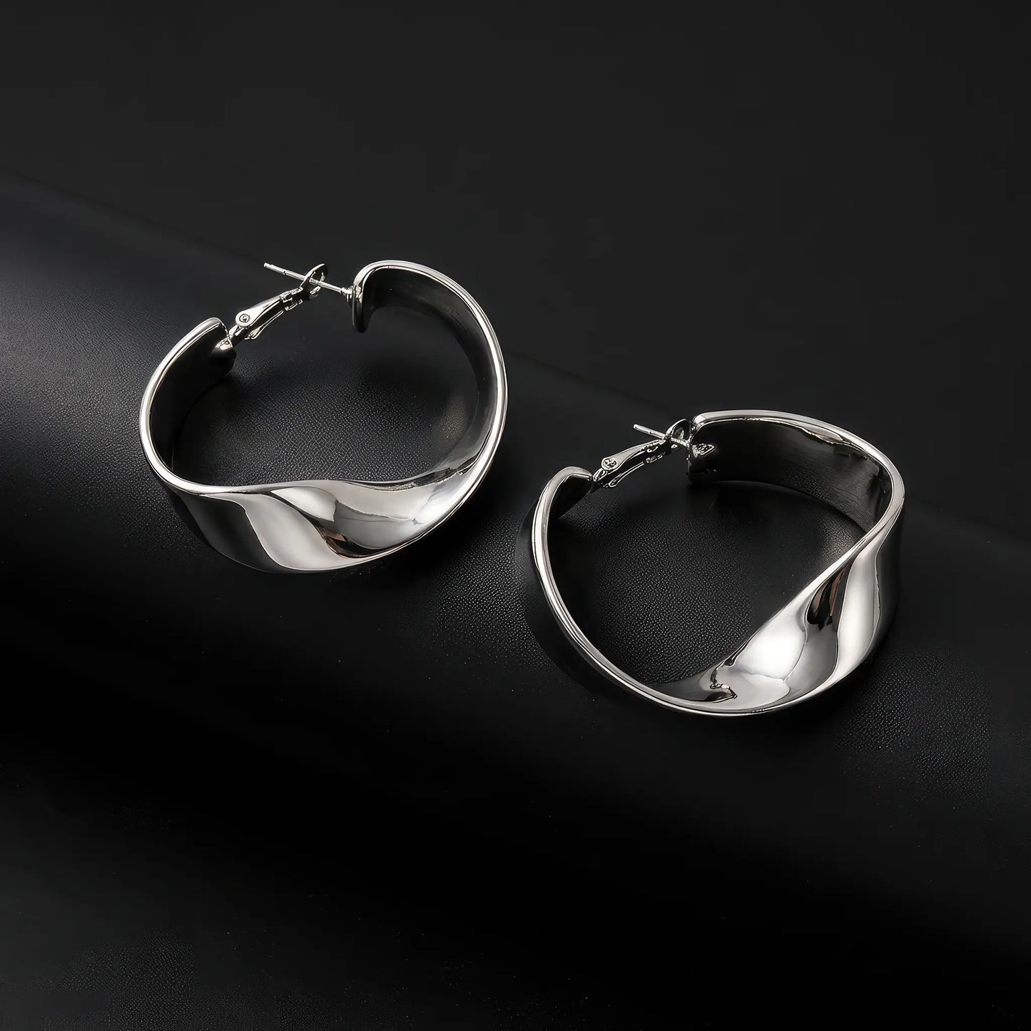 Manvi Luna Curve Hoops Earring