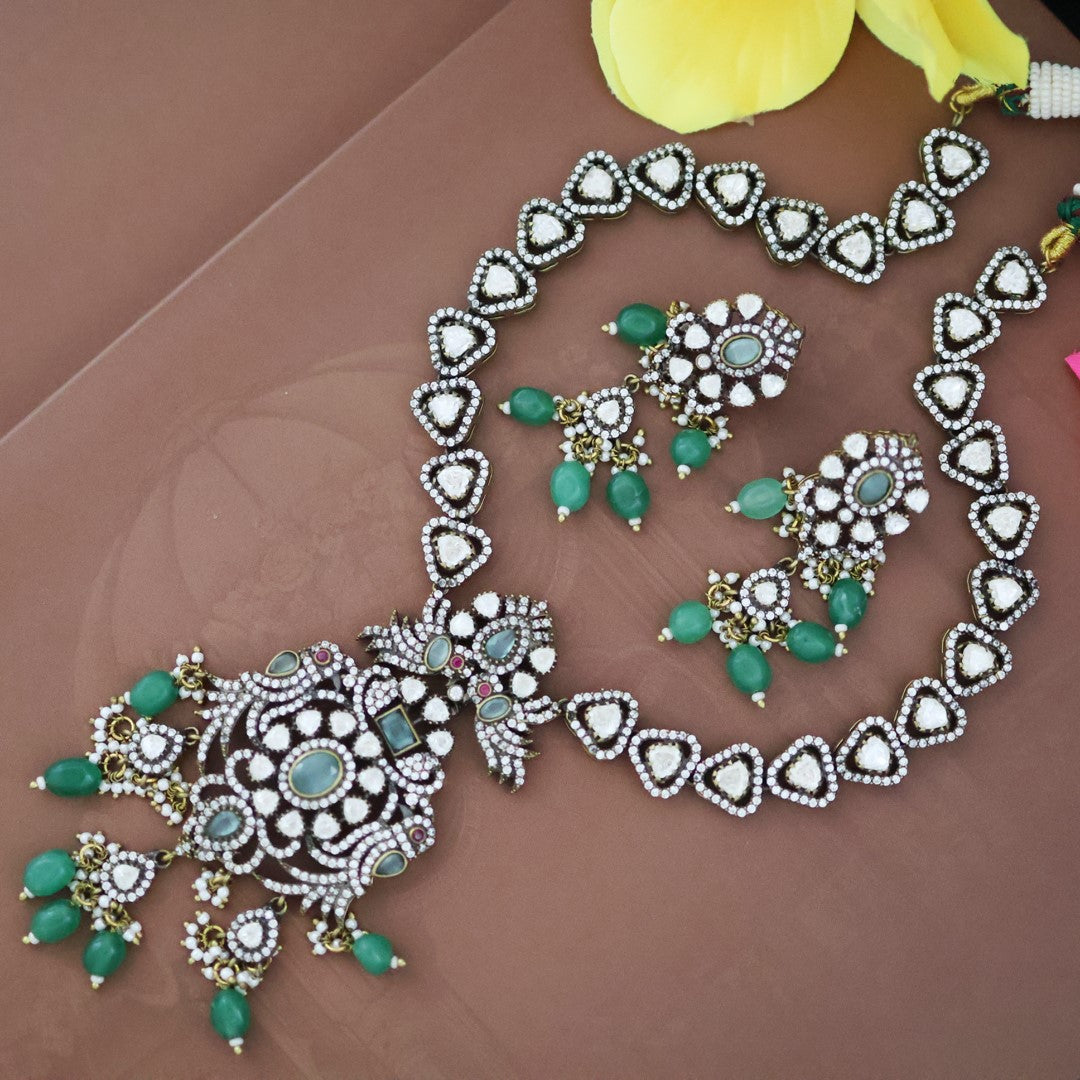 Manvi Maharani Kundan Set