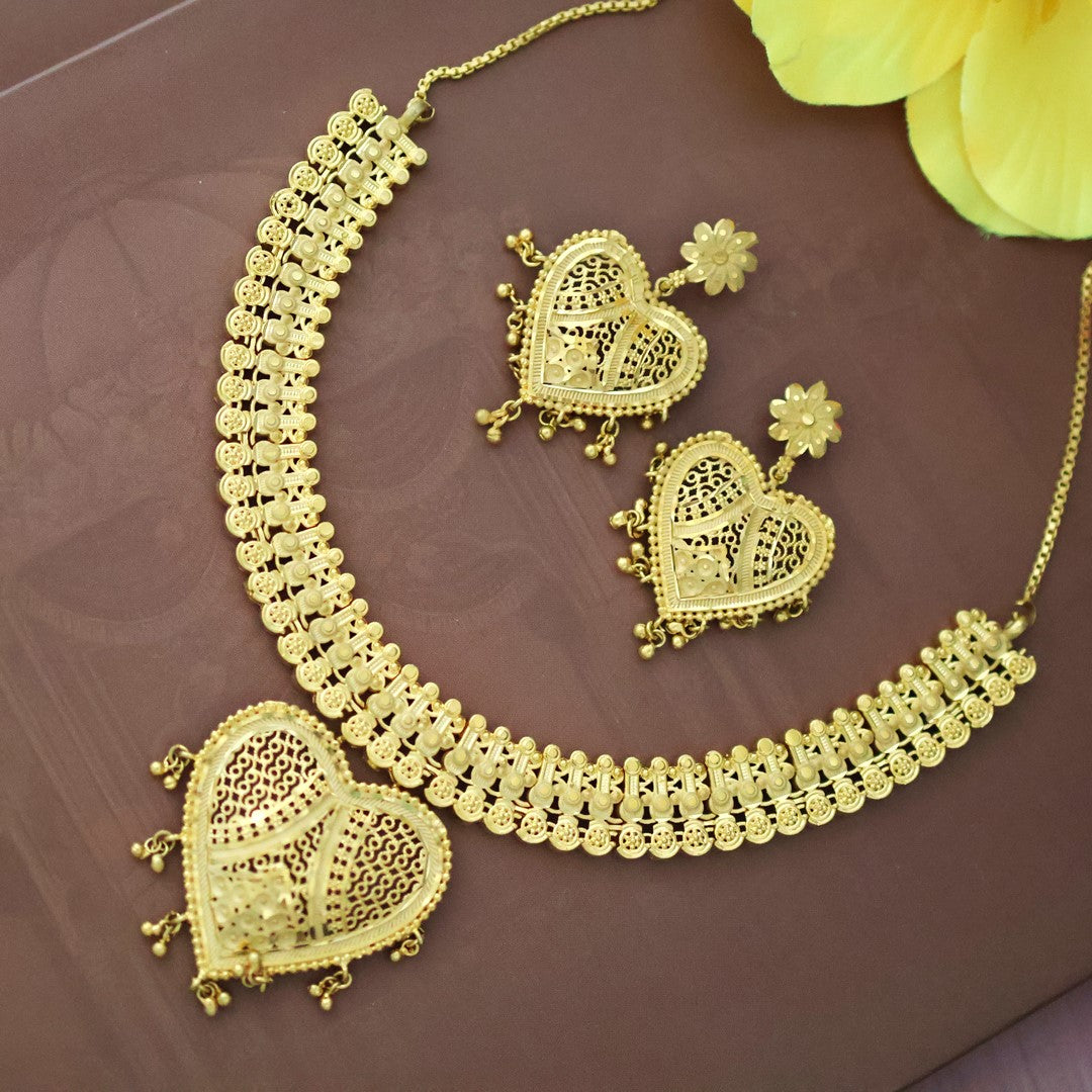 Manvi Premika gold plated set