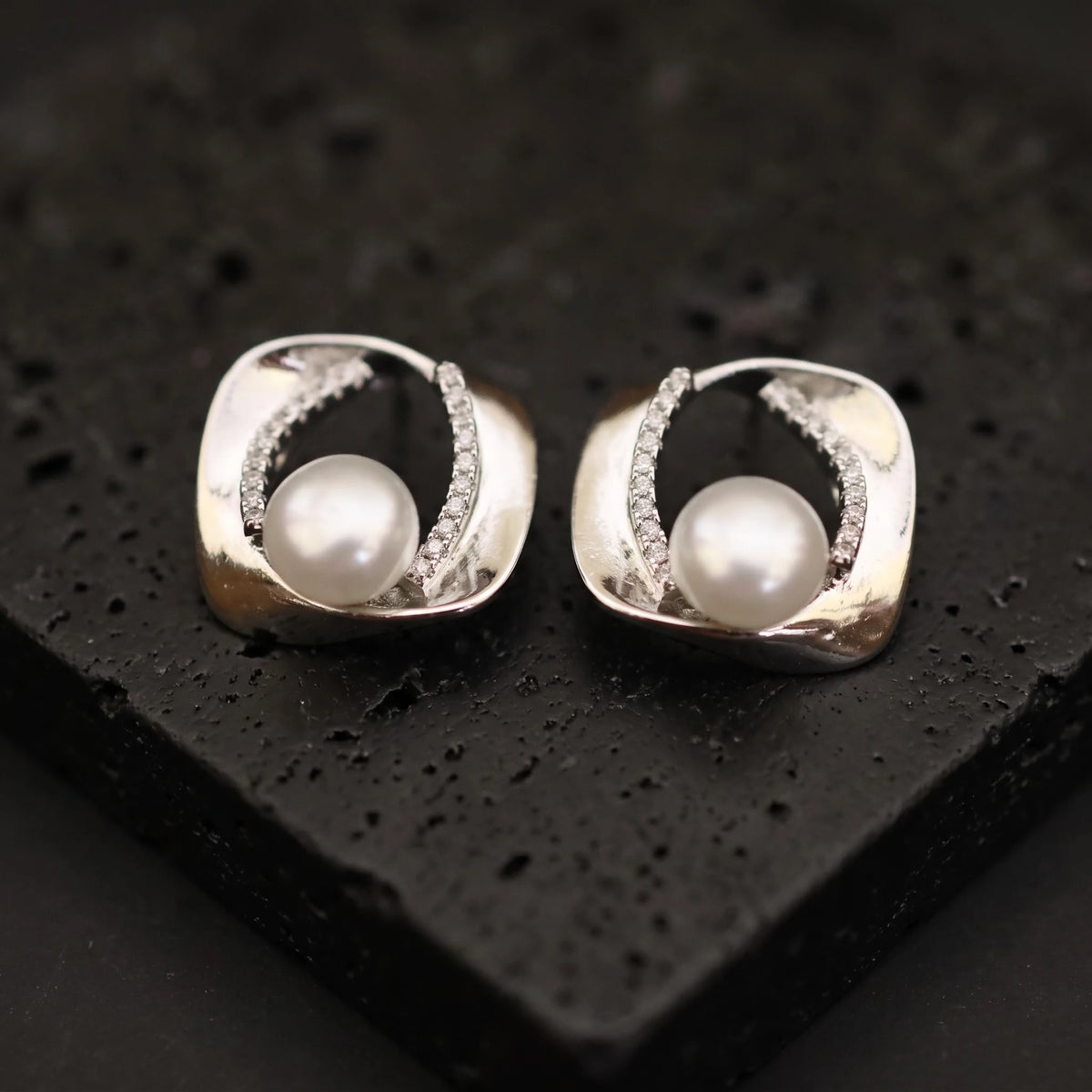 Vortex Pearl Stud Earrings