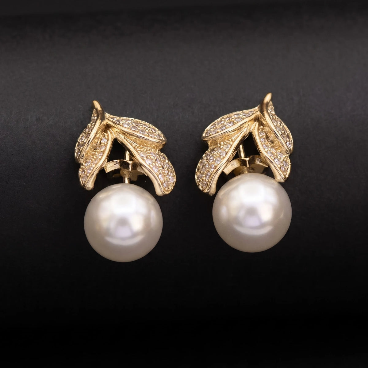 Flora Leaf Pearl Earrings