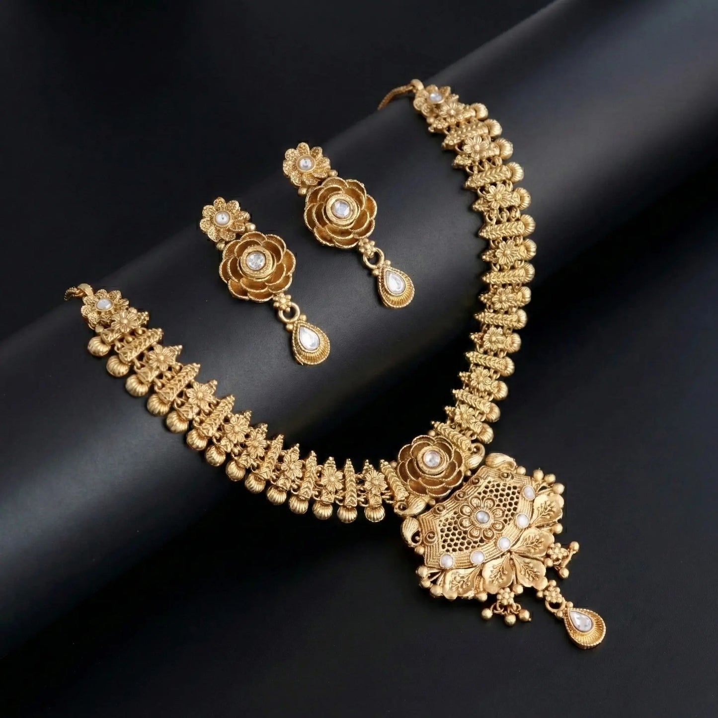 Kamalpriya gold finish antique Jewellery set