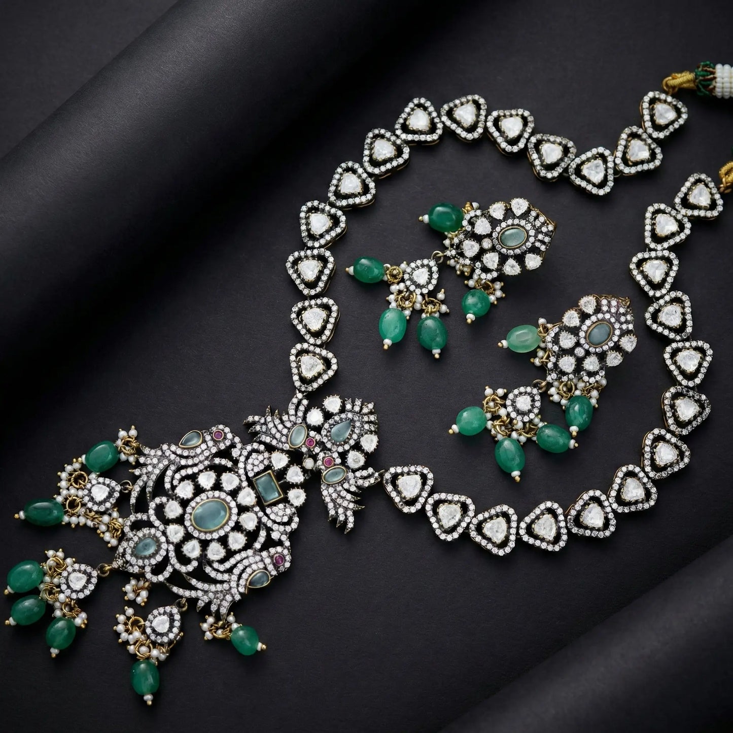 Manvi Maharani Kundan Set