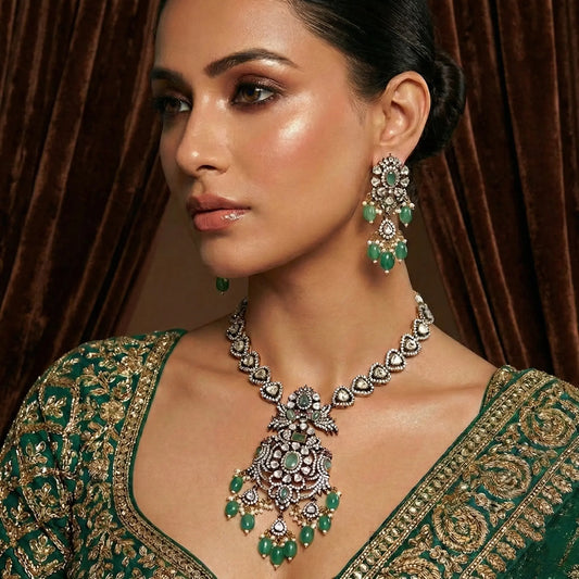 Manvi Maharani Kundan Set