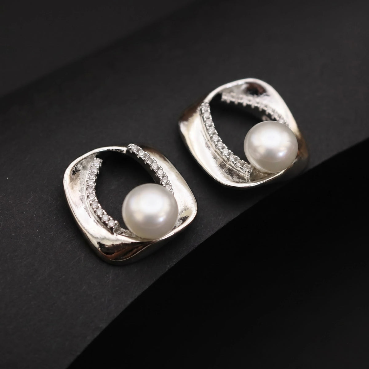 Vortex Pearl Stud Earrings